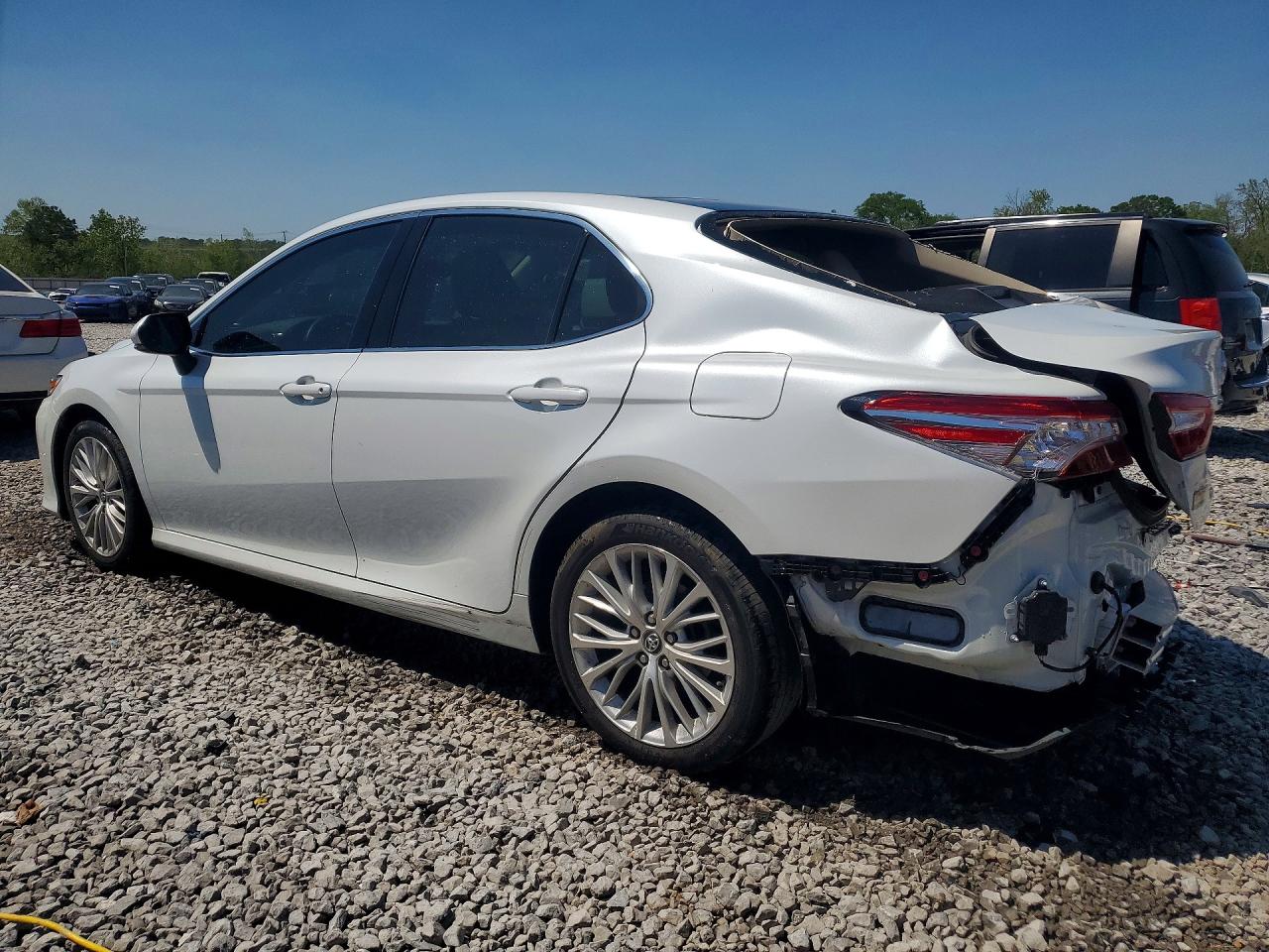 2018 TOYOTA CAMRY XLE photo 4