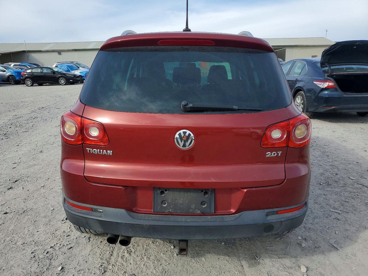 2011 VOLKSWAGEN TIGUAN S photo 11