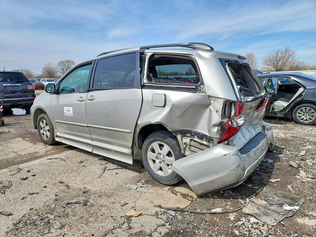2004 TOYOTA SIENNA LE 8 PASSENGER photo 3