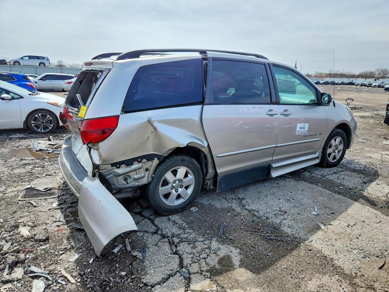 2004 TOYOTA SIENNA LE 8 PASSENGER photo 5
