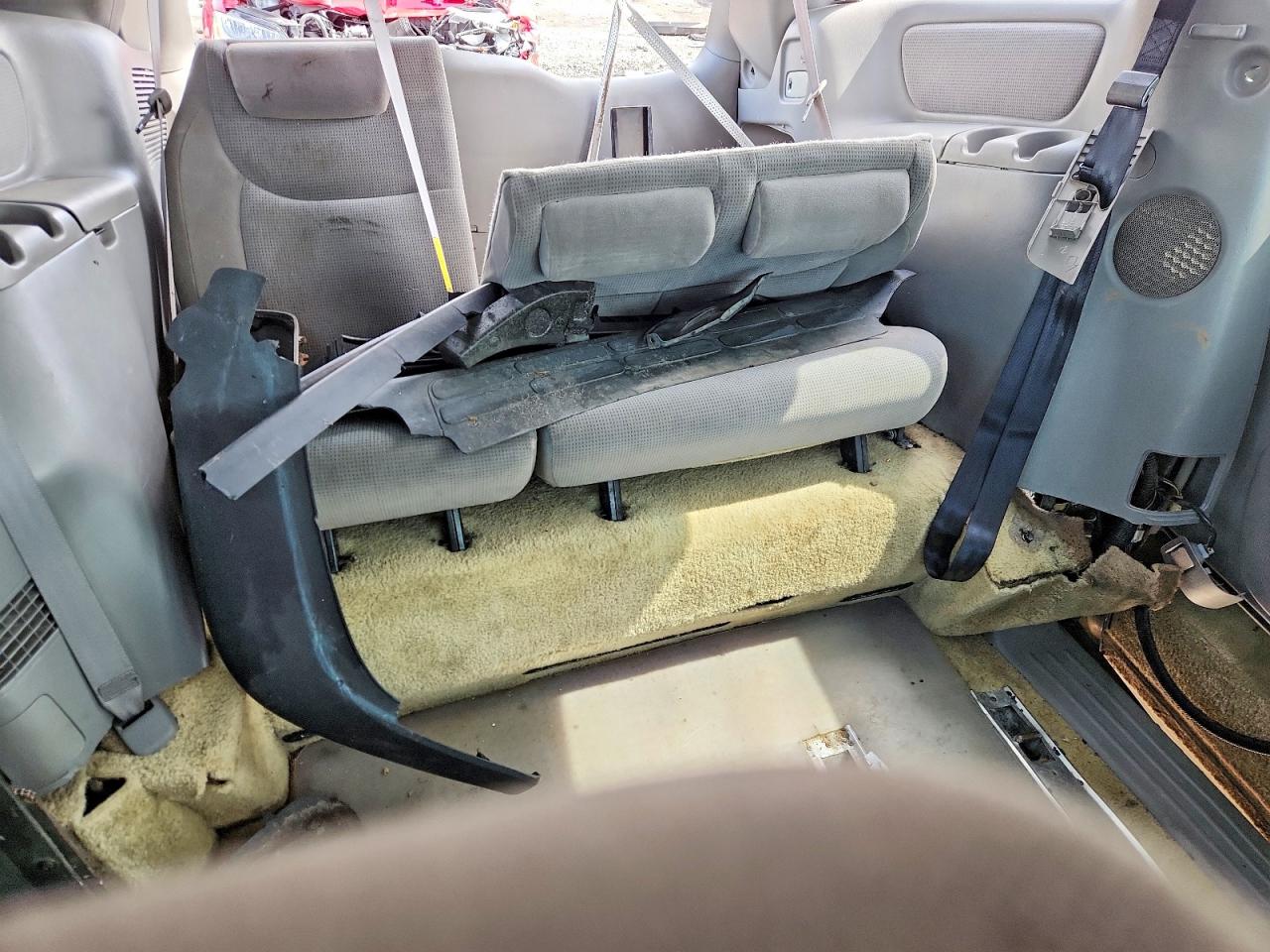2004 TOYOTA SIENNA LE 8 PASSENGER photo 21