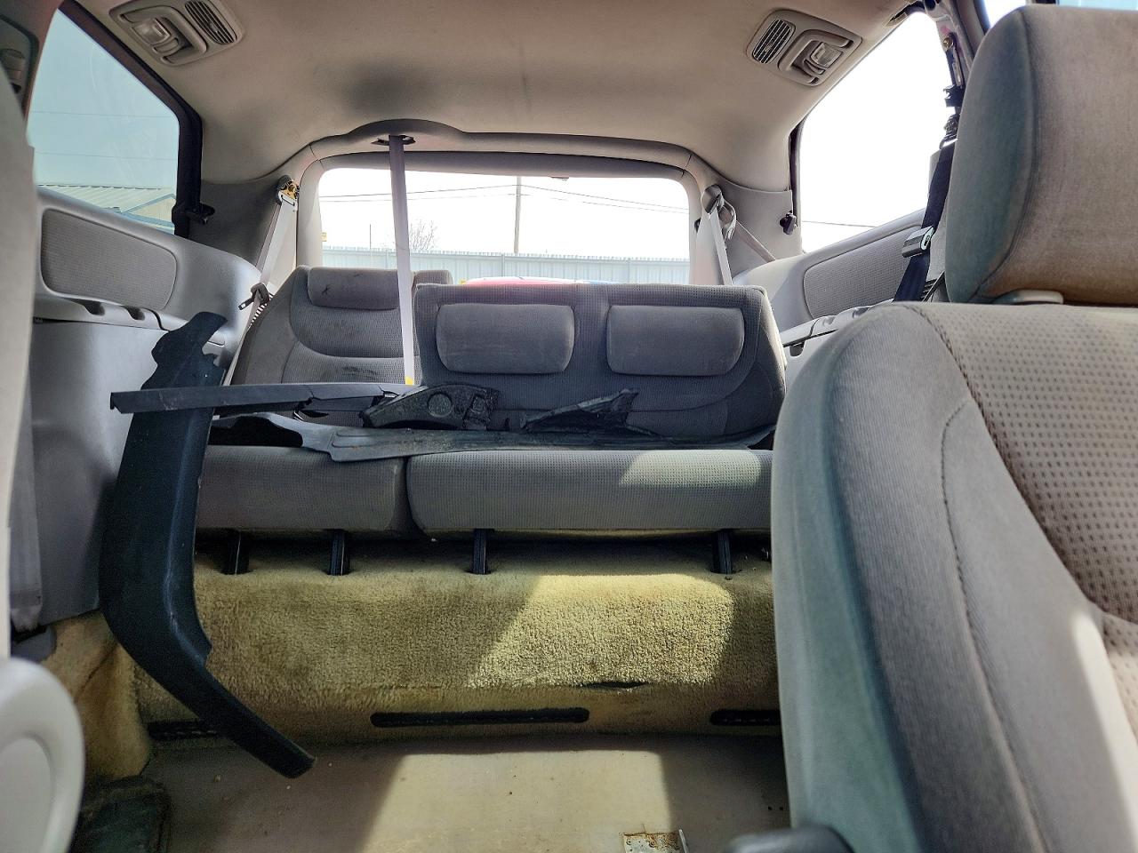 2004 TOYOTA SIENNA LE 8 PASSENGER photo 19