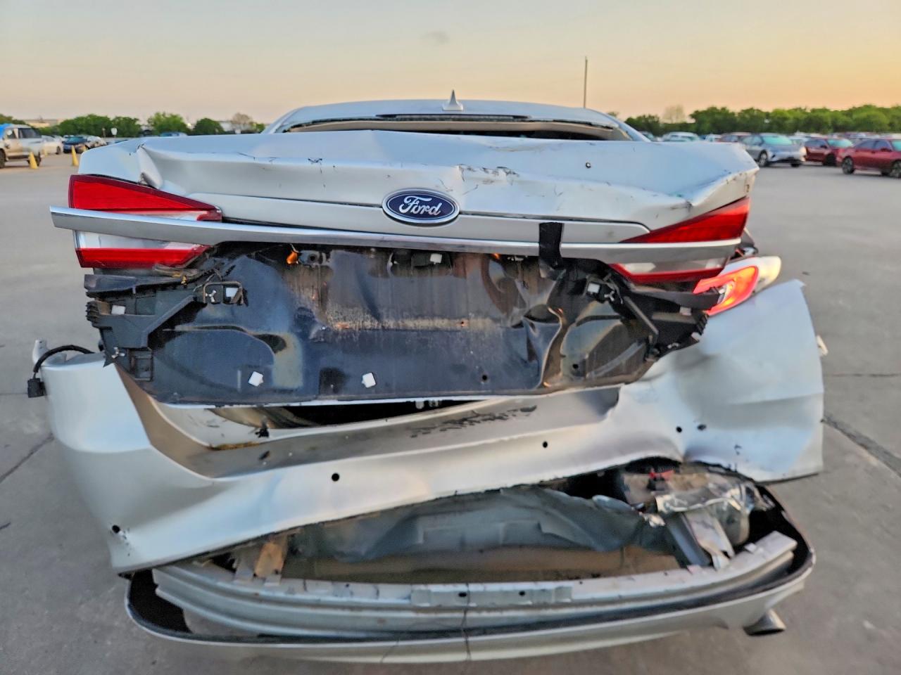 2019 FORD FUSION SE photo 16