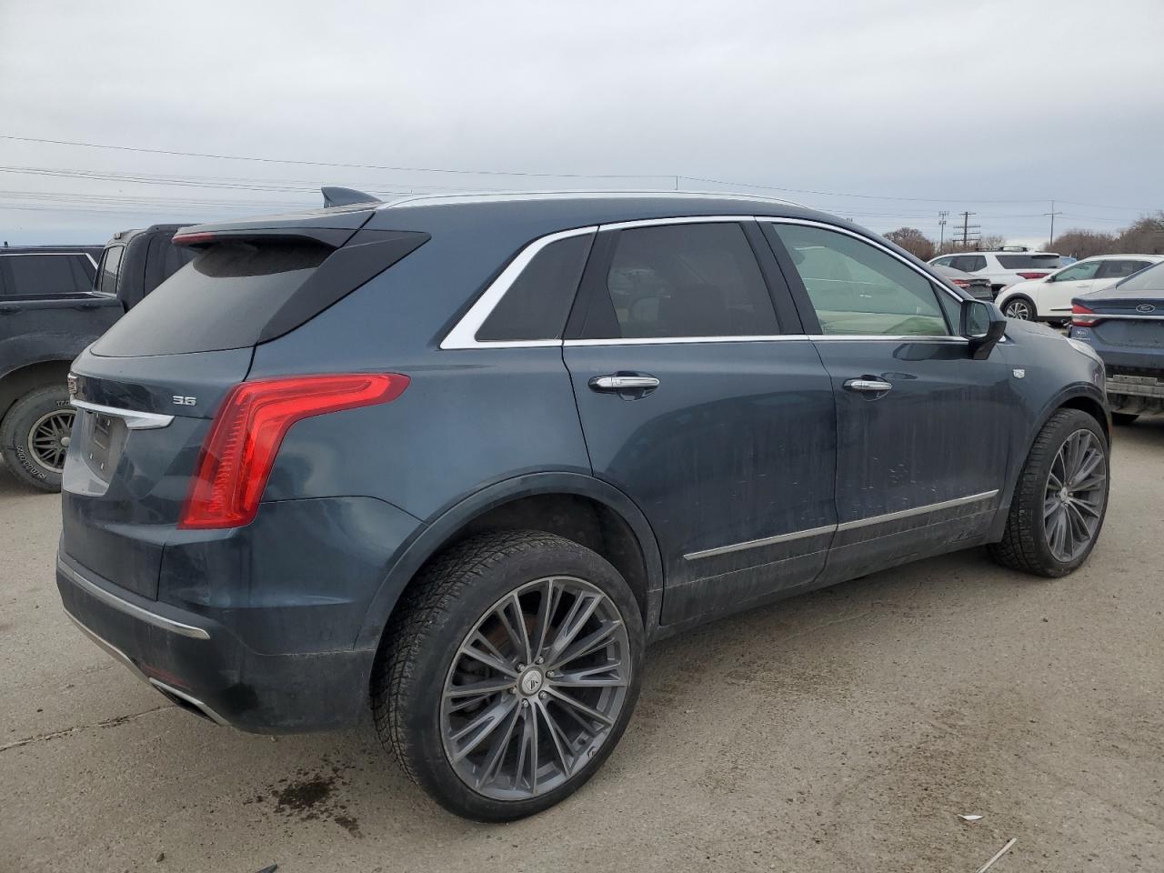 2019 CADILLAC XT5 PLATINUM photo 3