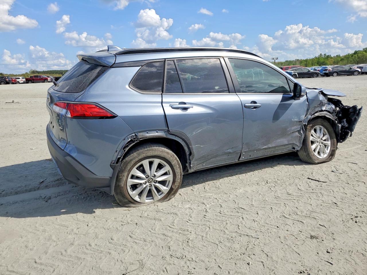 2024 TOYOTA COROLLA CROSS LE photo 5