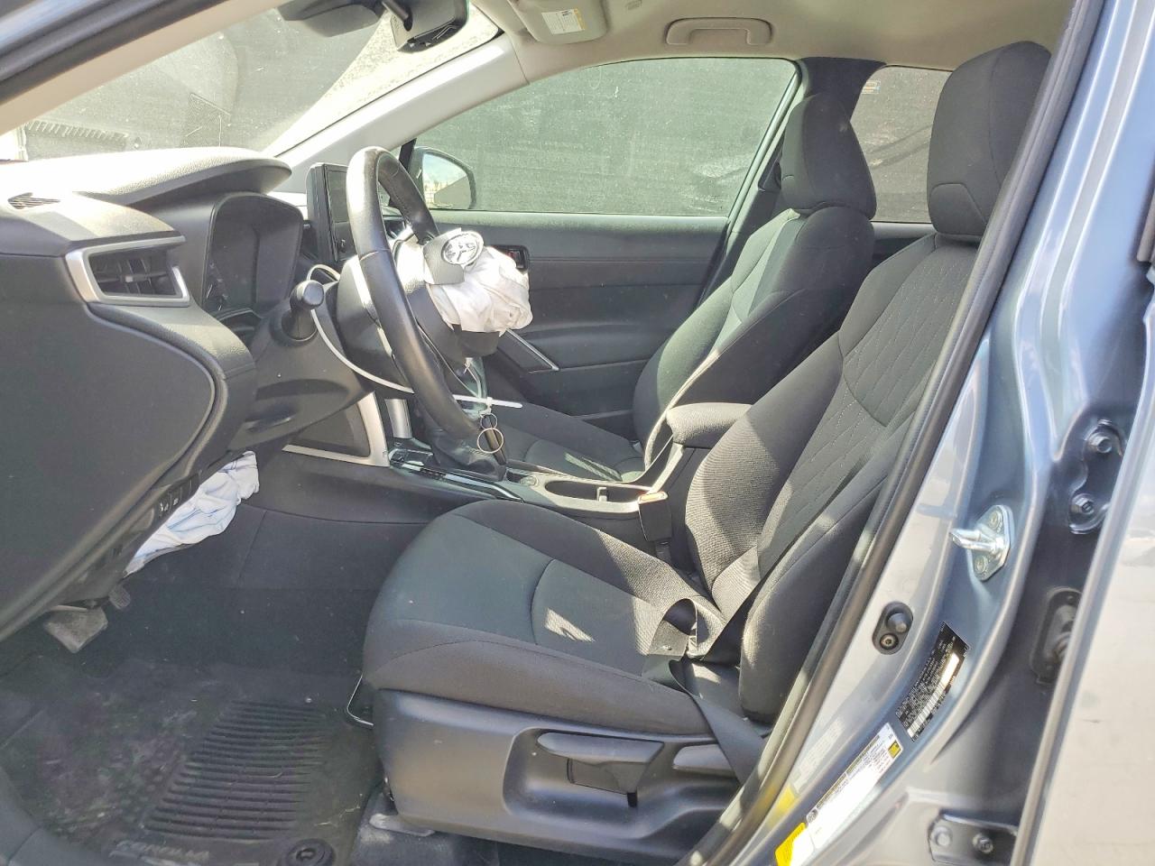 2024 TOYOTA COROLLA CROSS LE photo 13