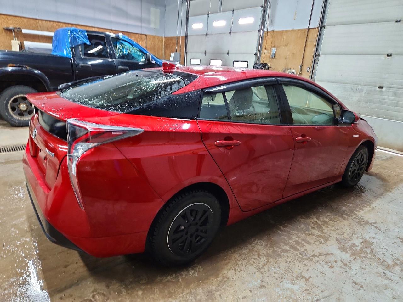 2016 TOYOTA PRIUS THREE photo 7