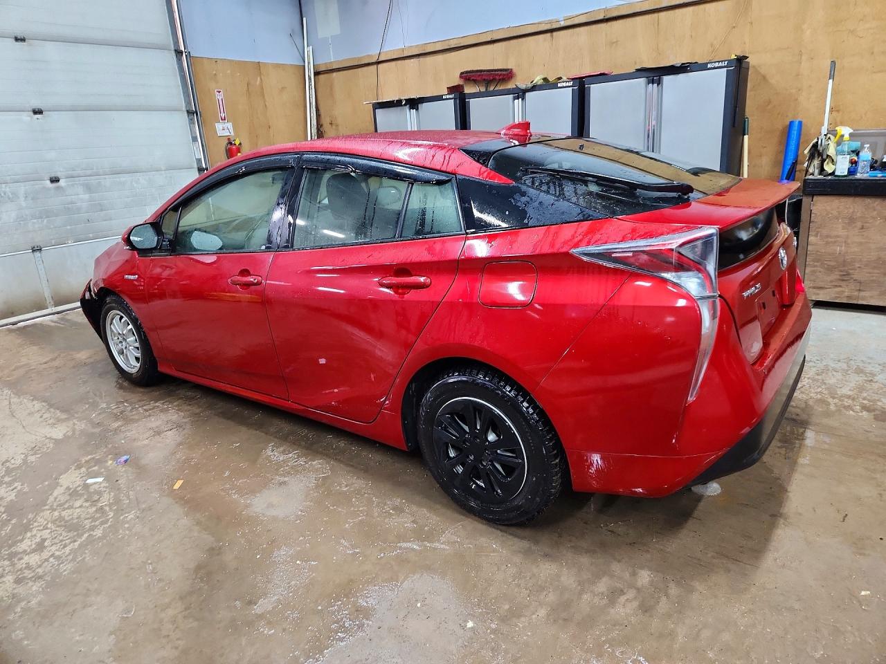 2016 TOYOTA PRIUS THREE photo 4