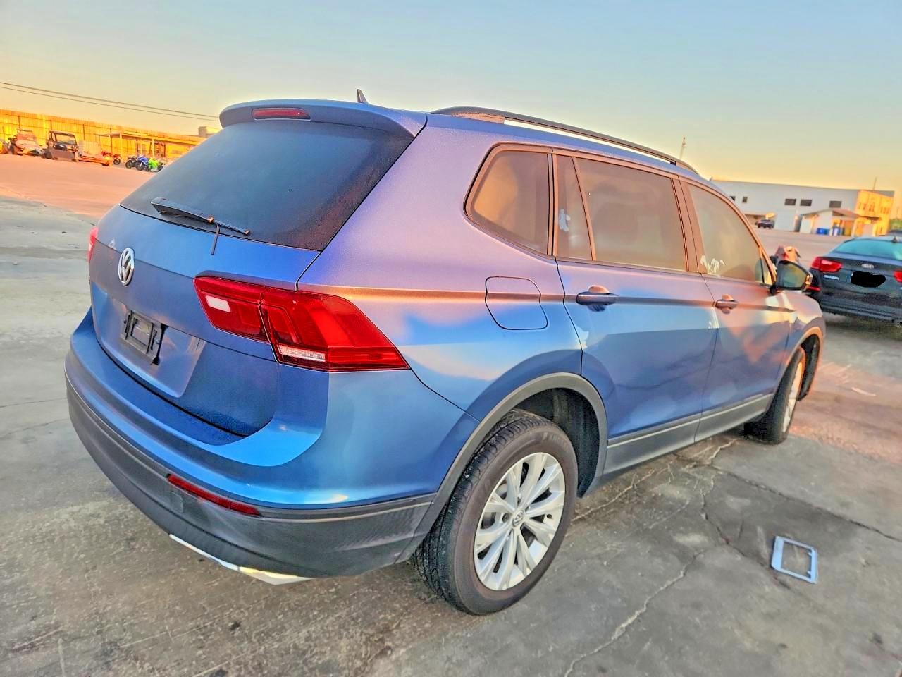2020 VOLKSWAGEN TIGUAN photo 3