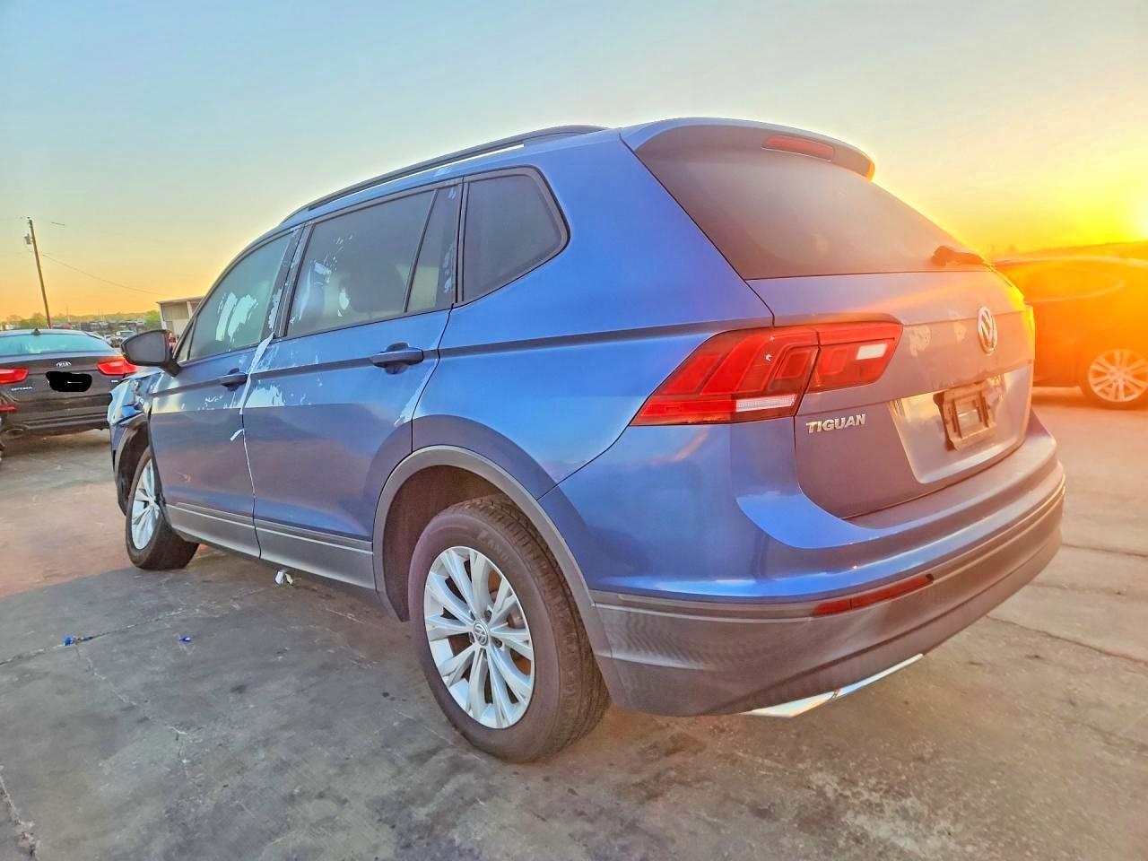 2020 VOLKSWAGEN TIGUAN photo 2
