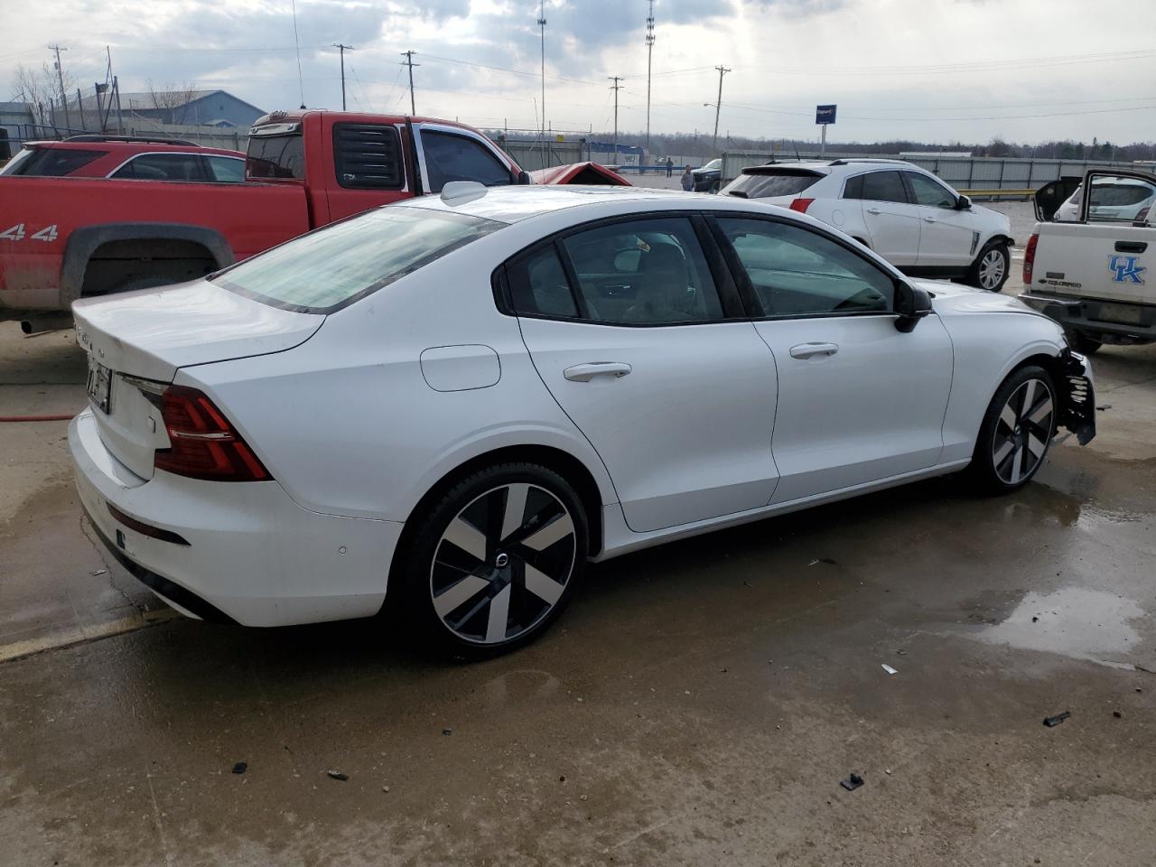 2024 VOLVO S60 PLUS photo 3