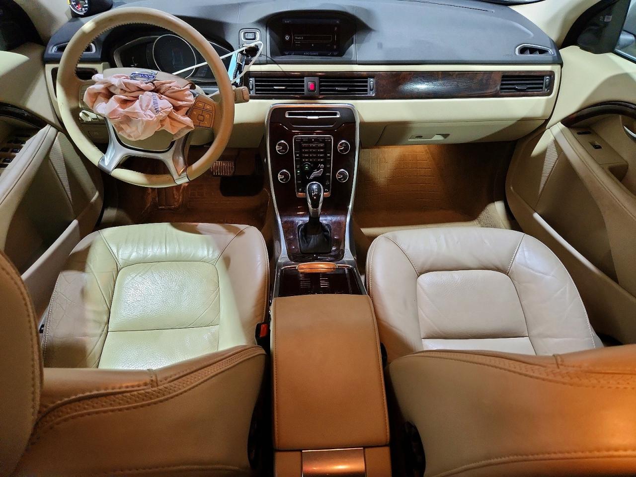 2015 VOLVO XC70 T6 PREMIER+ photo 15