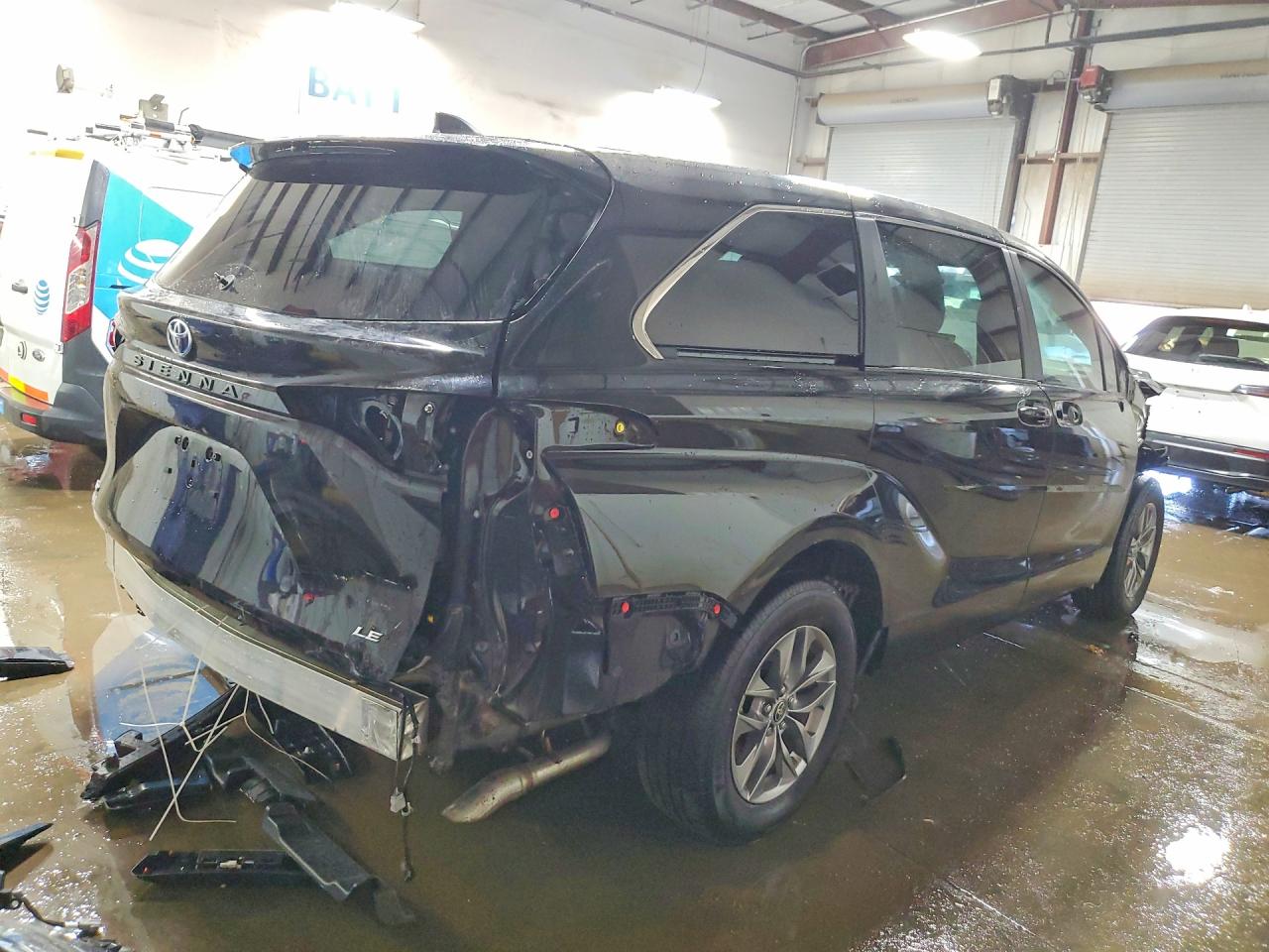 2025 TOYOTA SIENNA LE 8-PASSENGER photo 7