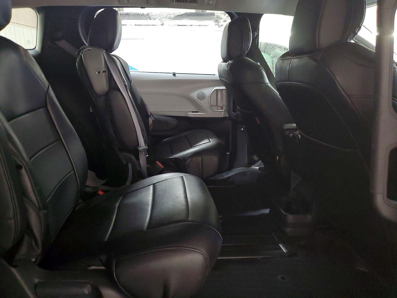 2025 TOYOTA SIENNA LE 8-PASSENGER photo 28