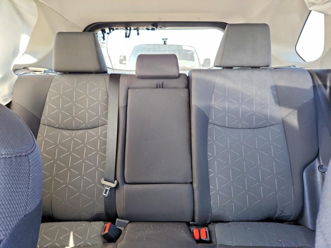 2019 TOYOTA RAV4 LE photo 28