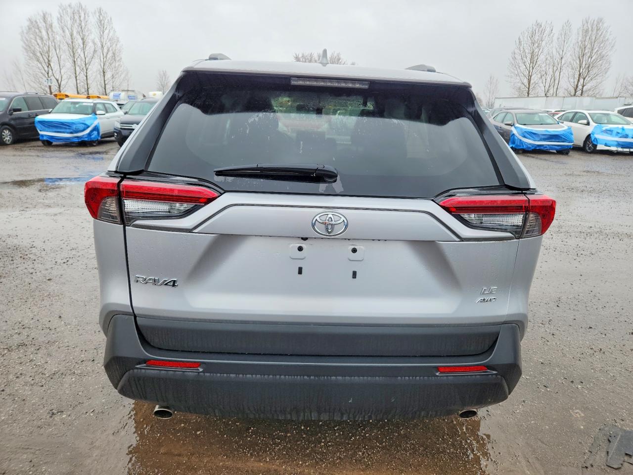 2019 TOYOTA RAV4 LE photo 16