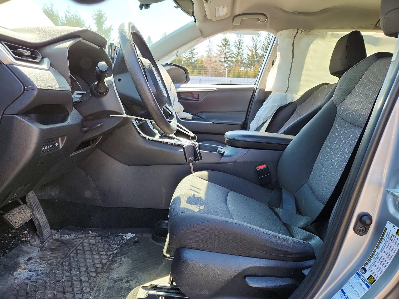 2019 TOYOTA RAV4 LE photo 19
