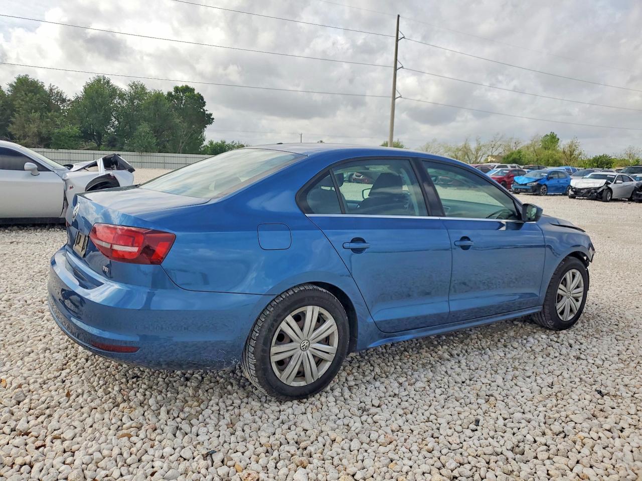 2017 VOLKSWAGEN JETTA S photo 3