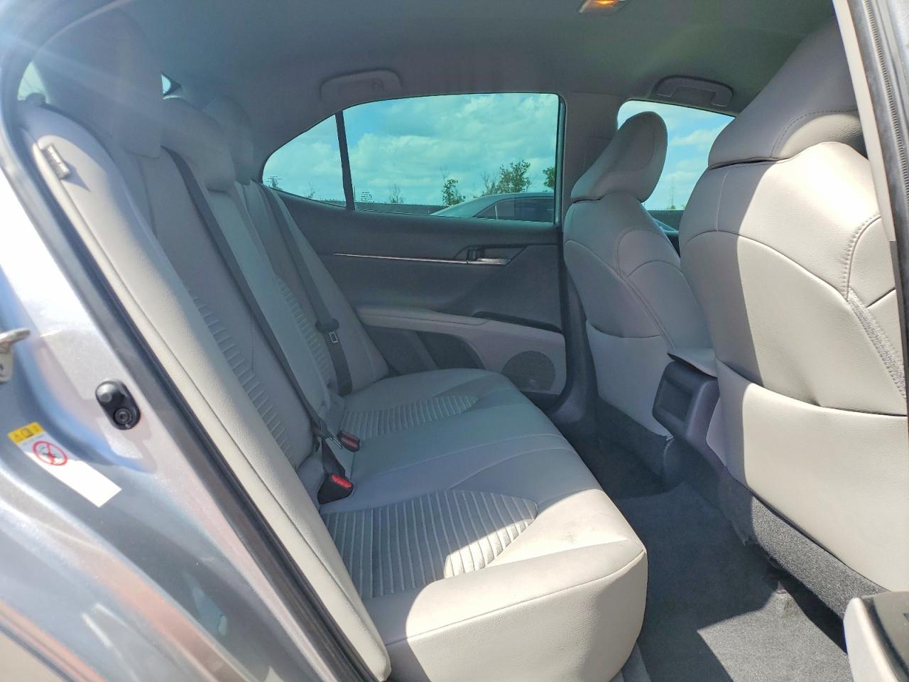 2019 TOYOTA CAMRY SE photo 19