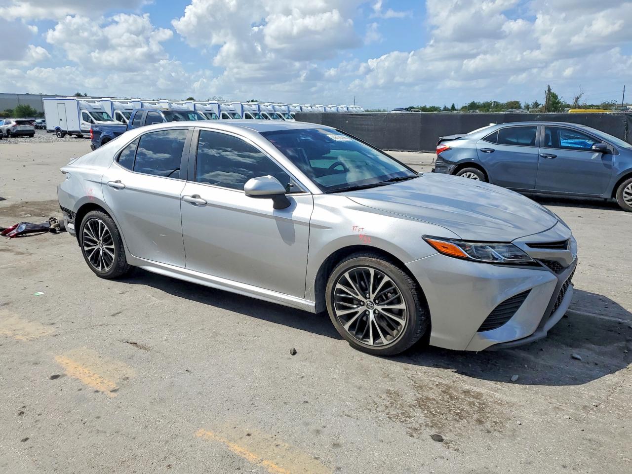 2019 TOYOTA CAMRY SE photo 7