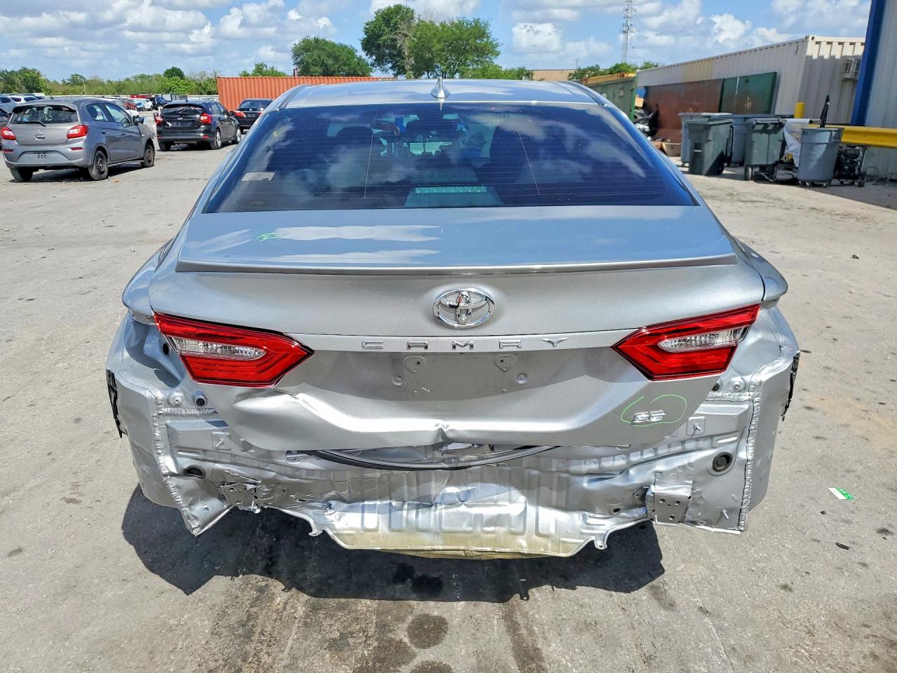 2019 TOYOTA CAMRY SE photo 11