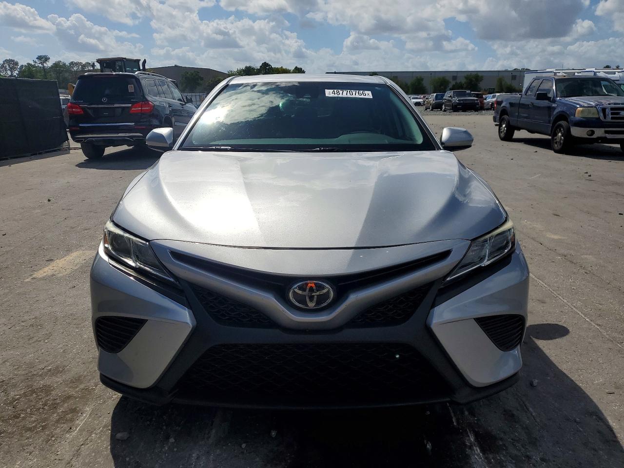 2019 TOYOTA CAMRY SE photo 9
