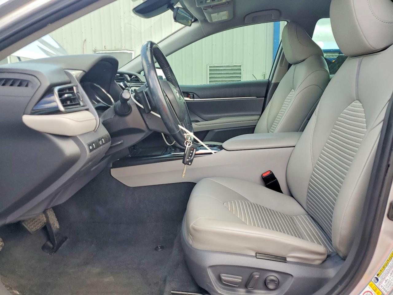2019 TOYOTA CAMRY SE photo 13