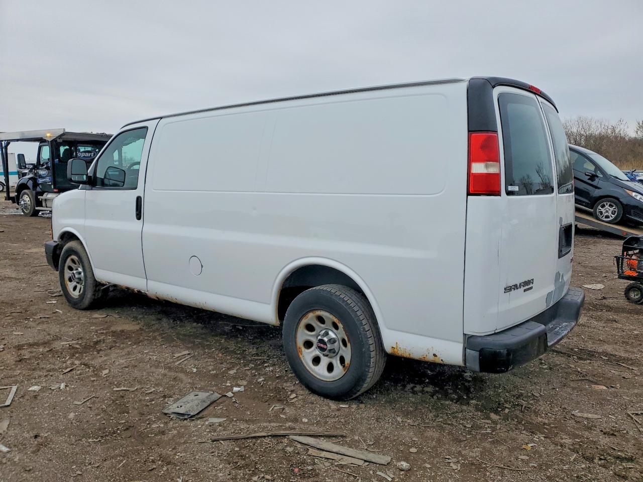 2012 GMC SAVANA G1500 photo 2