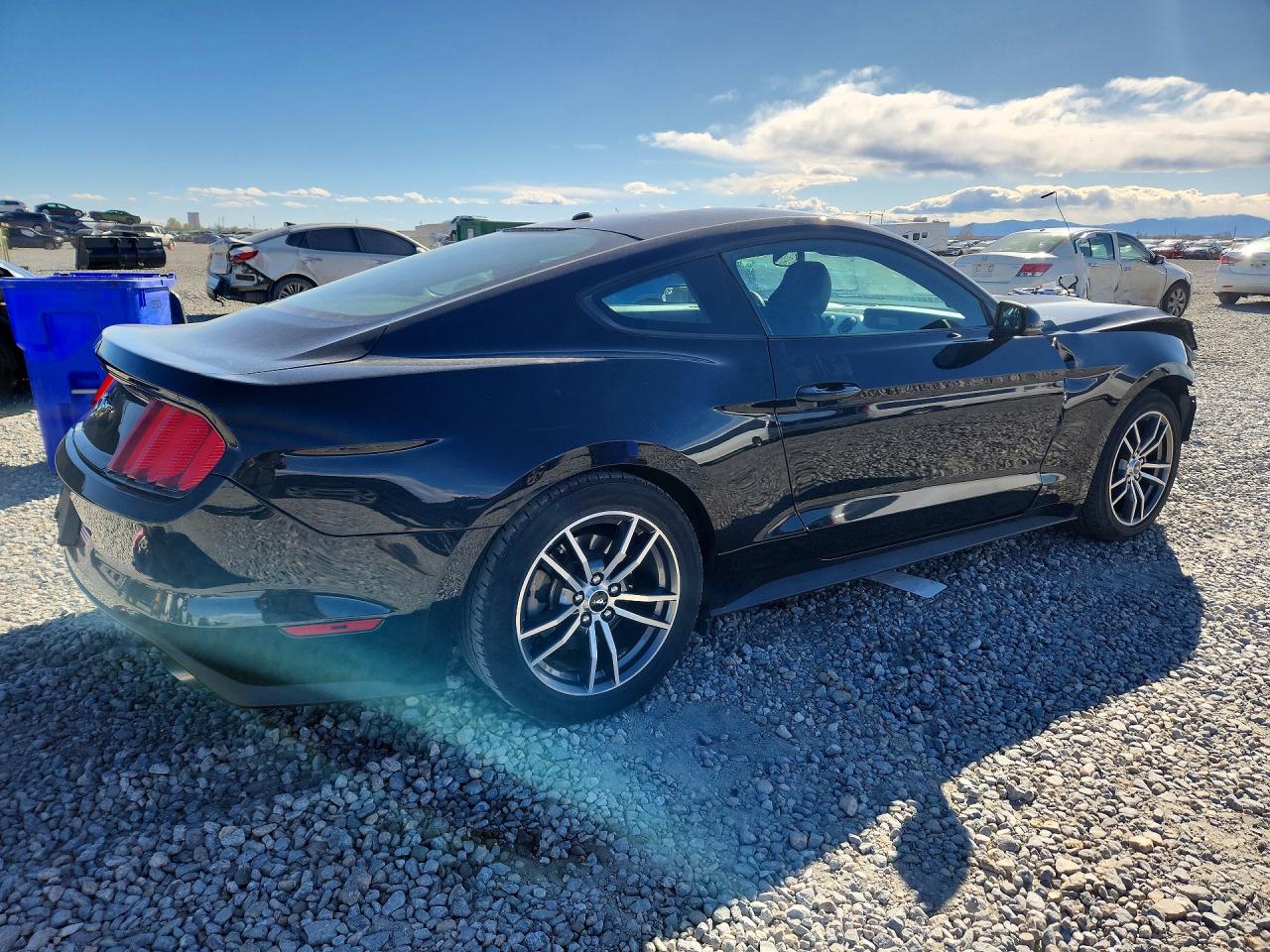 2017 FORD MUSTANG photo 3