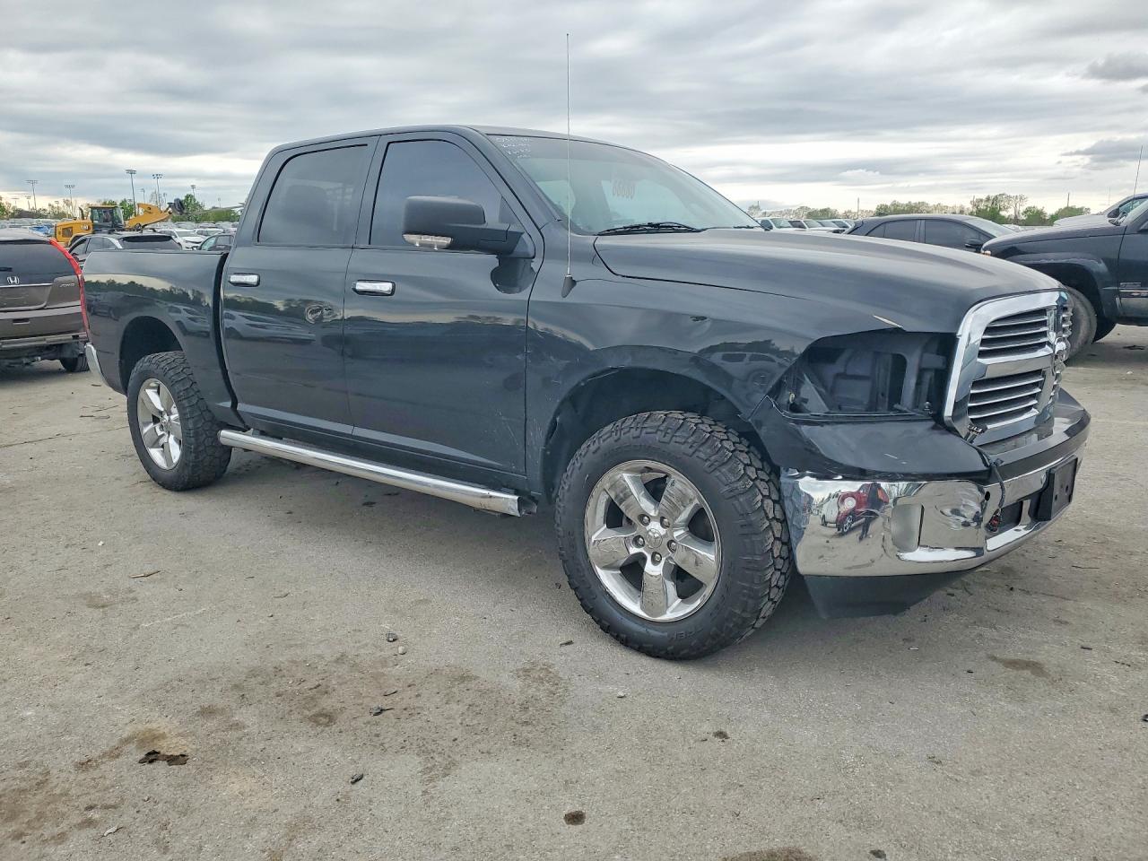2017 RAM 1500 SLT photo 10