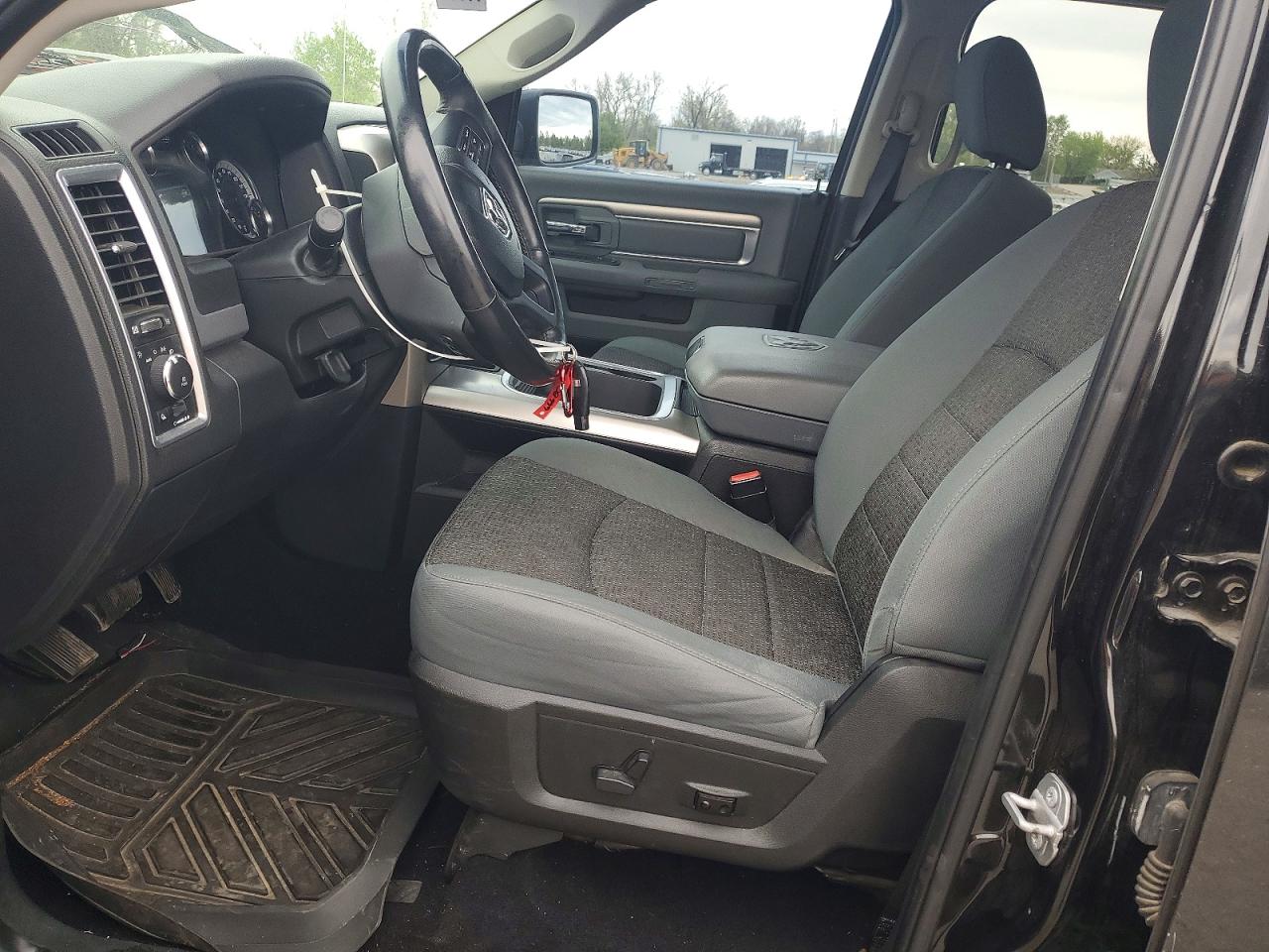 2017 RAM 1500 SLT photo 19