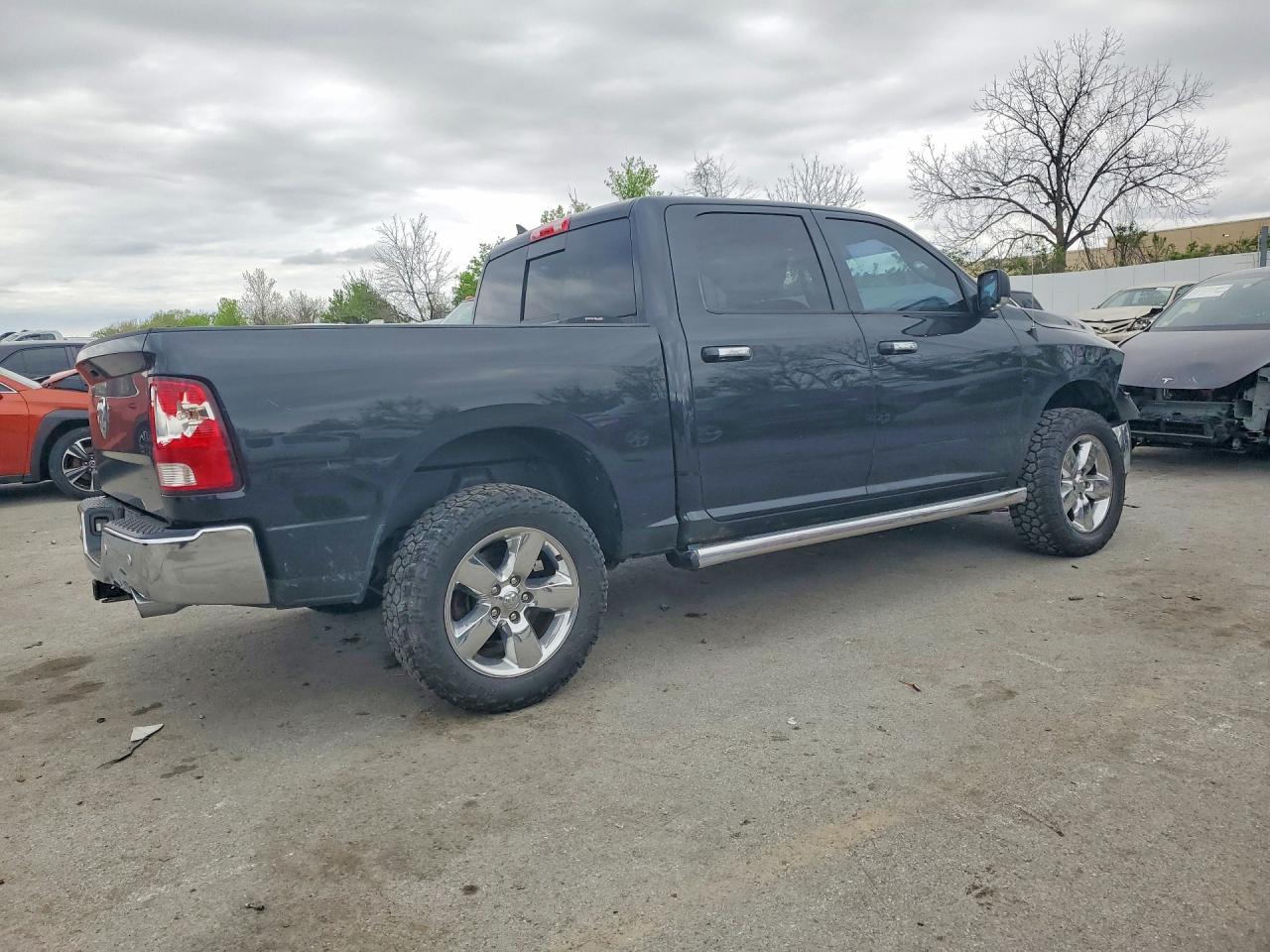 2017 RAM 1500 SLT photo 7