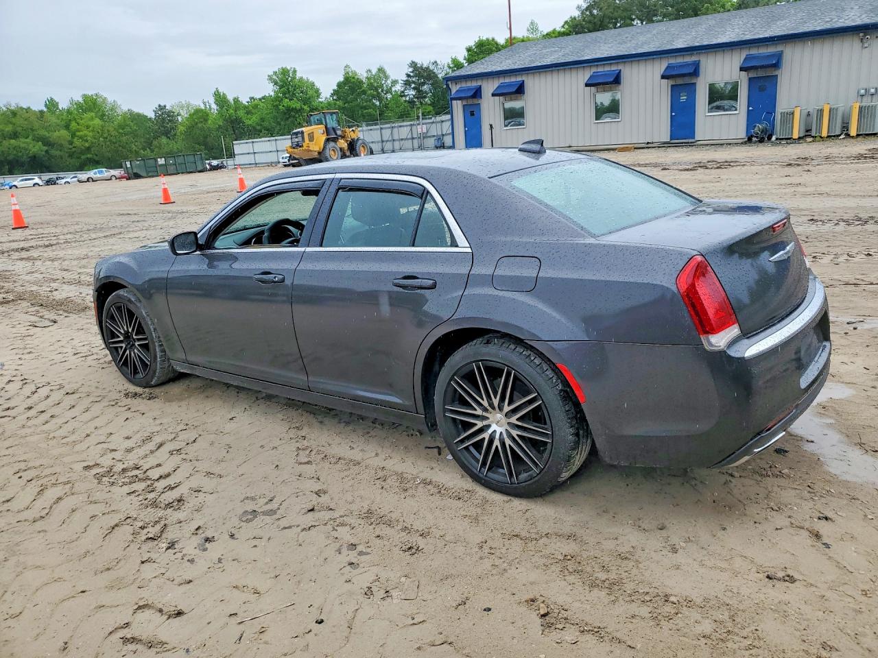 2016 CHRYSLER 300 LIMITED photo 3