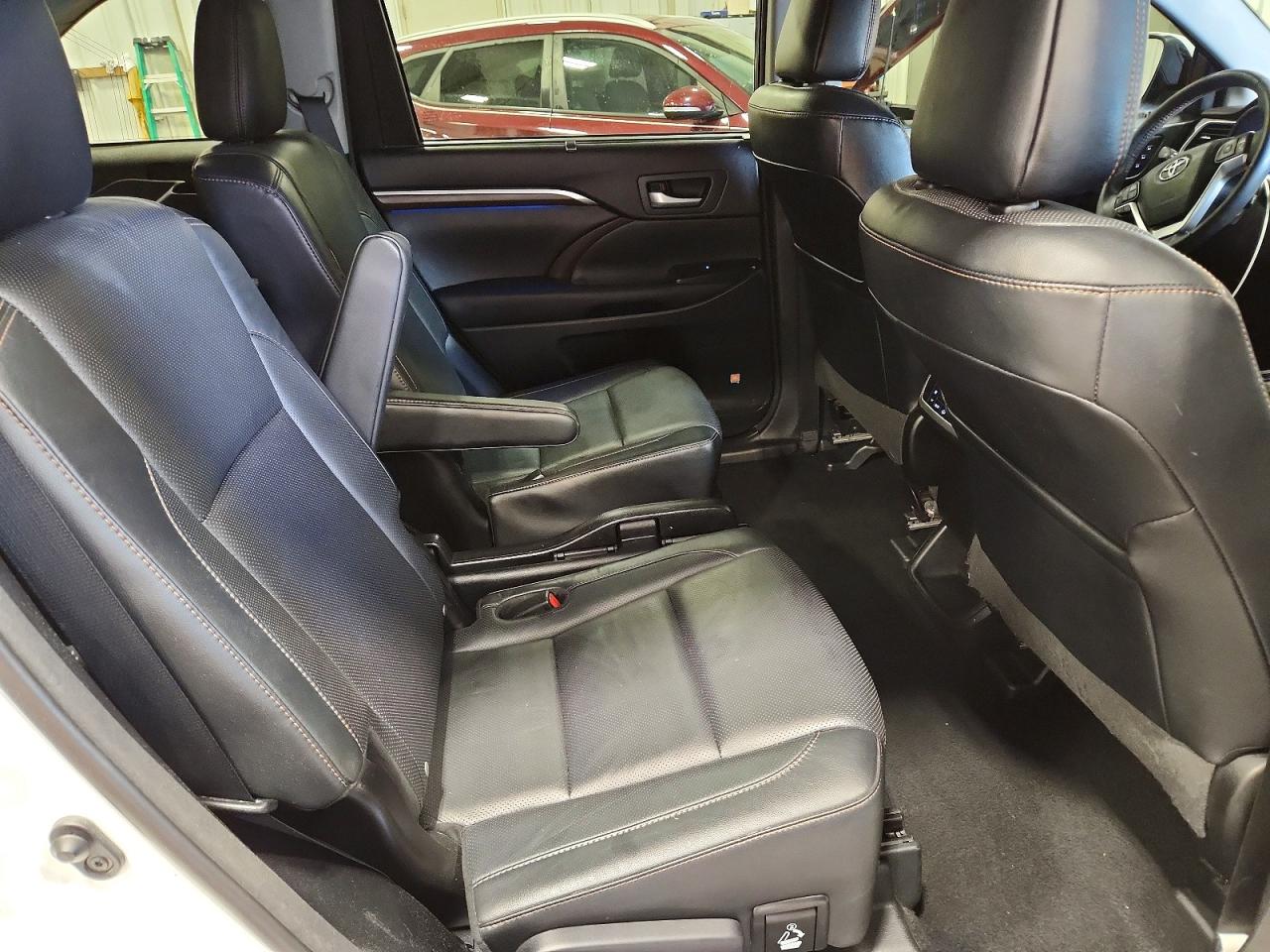 2016 TOYOTA HIGHLANDER LIMITED photo 11