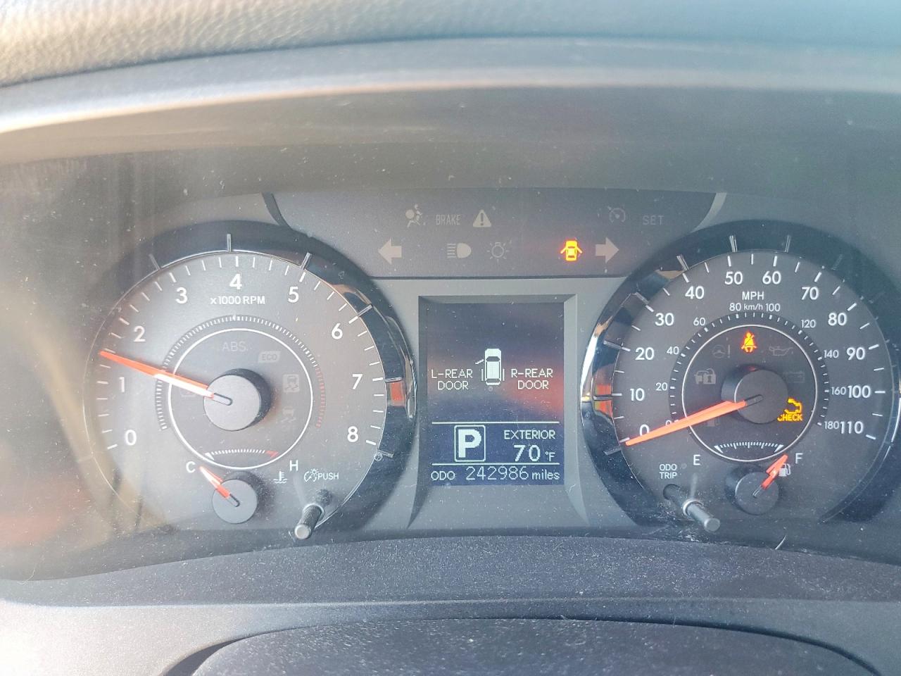 2016 TOYOTA SIENNA LE 8-PASSENGER photo 9