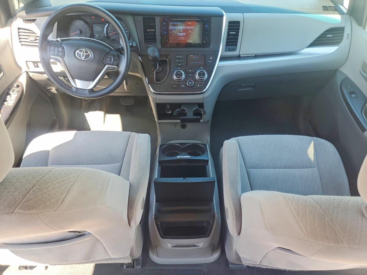 2016 TOYOTA SIENNA LE 8-PASSENGER photo 8