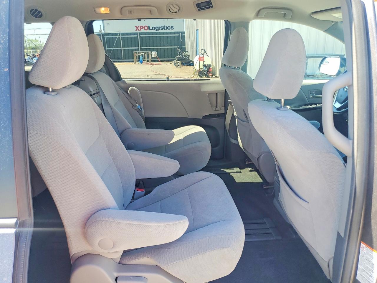 2016 TOYOTA SIENNA LE 8-PASSENGER photo 11