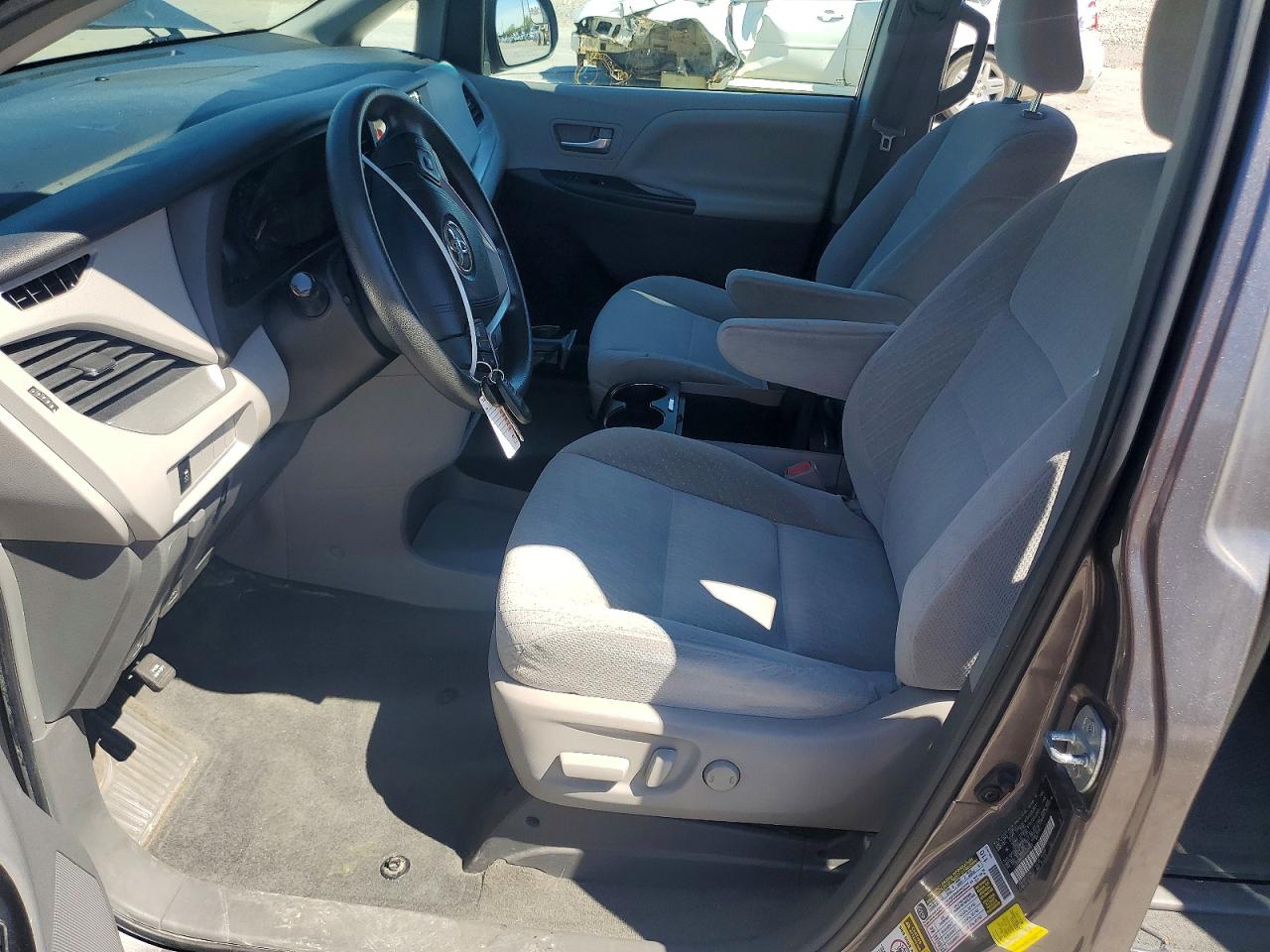 2016 TOYOTA SIENNA LE 8-PASSENGER photo 7