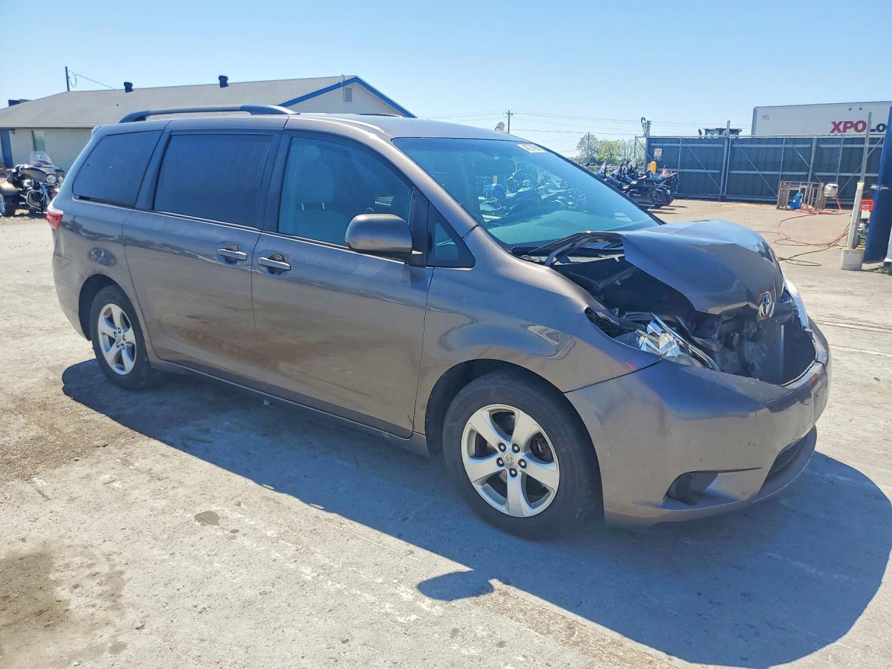 2016 TOYOTA SIENNA LE 8-PASSENGER photo 4