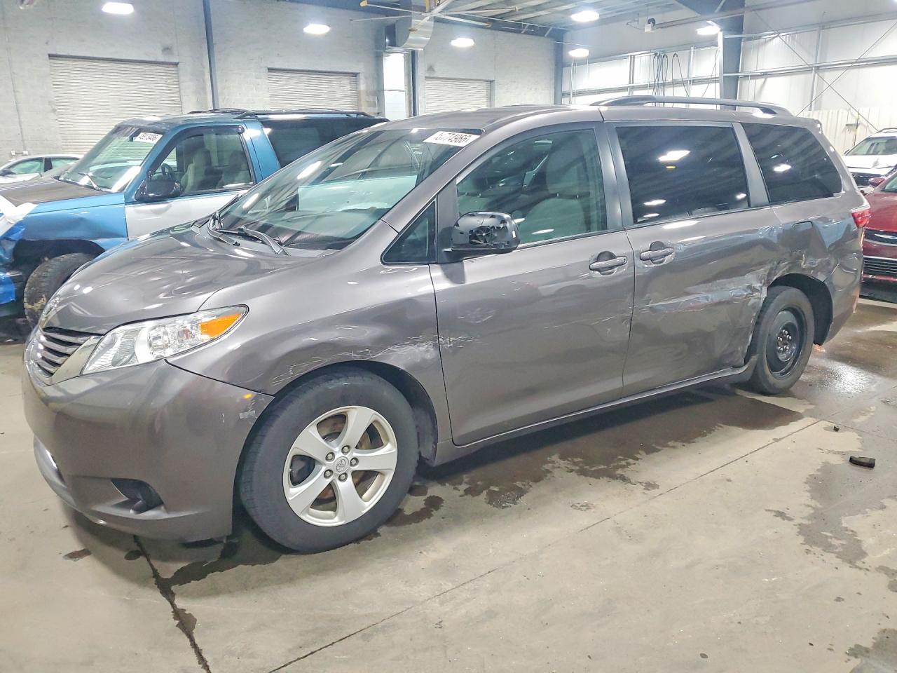 2017 TOYOTA SIENNA