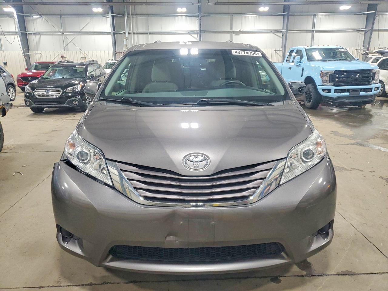 2017 TOYOTA SIENNA LE 8-PASSENGER photo 9