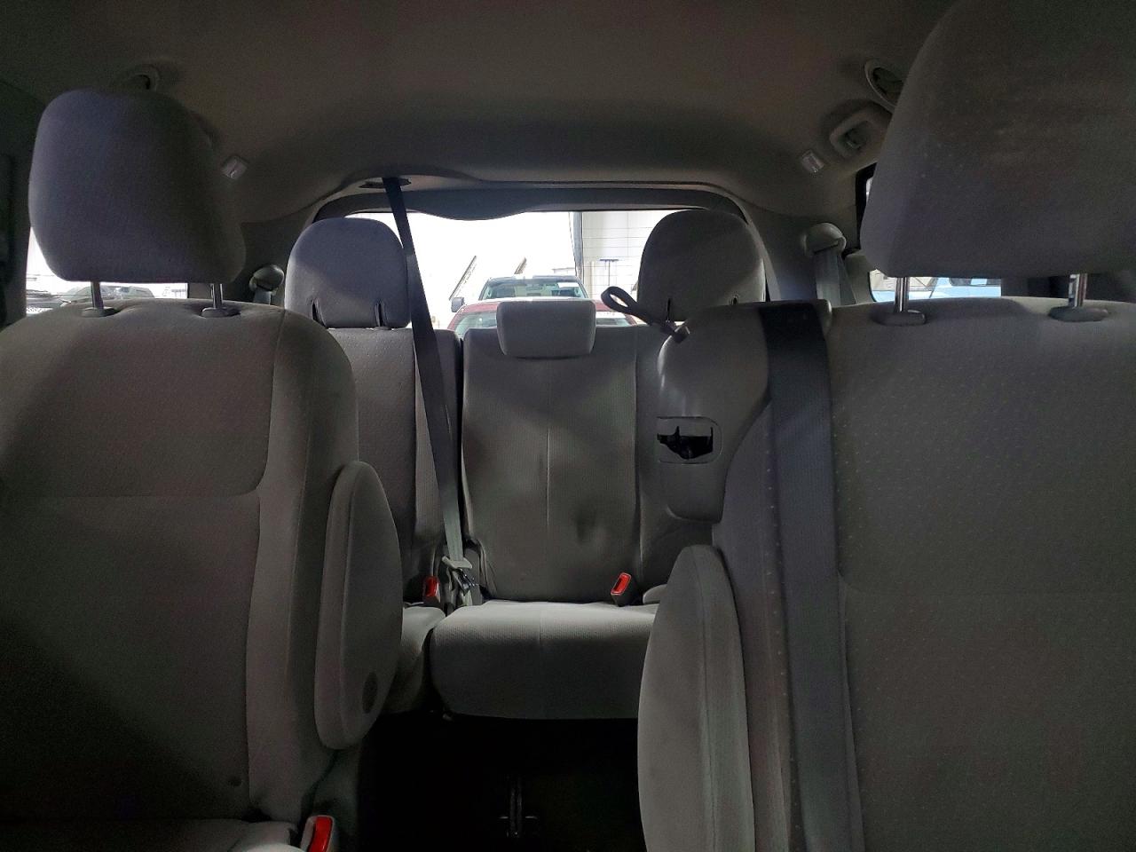2017 TOYOTA SIENNA LE 8-PASSENGER photo 19