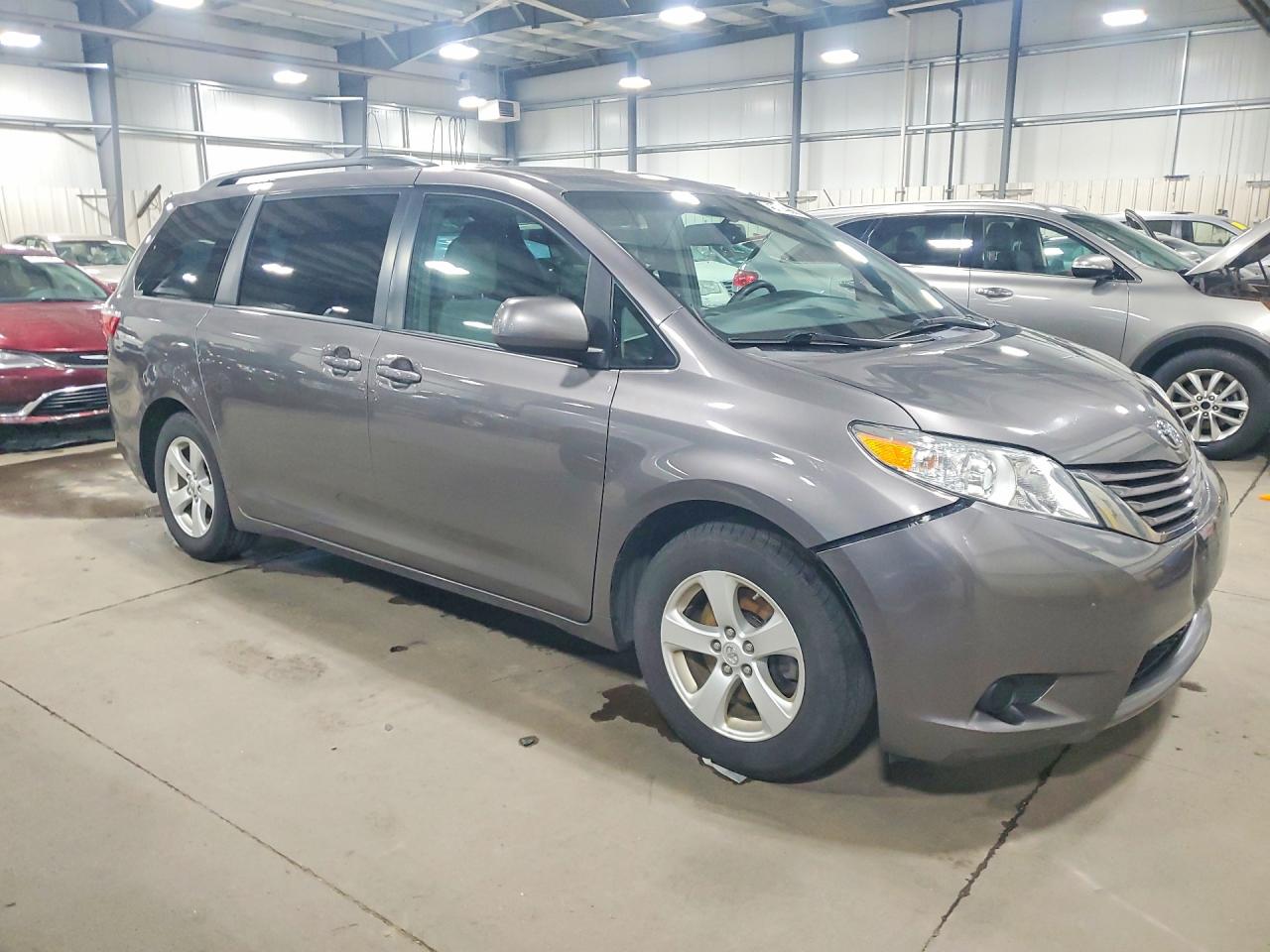 2017 TOYOTA SIENNA LE 8-PASSENGER photo 7