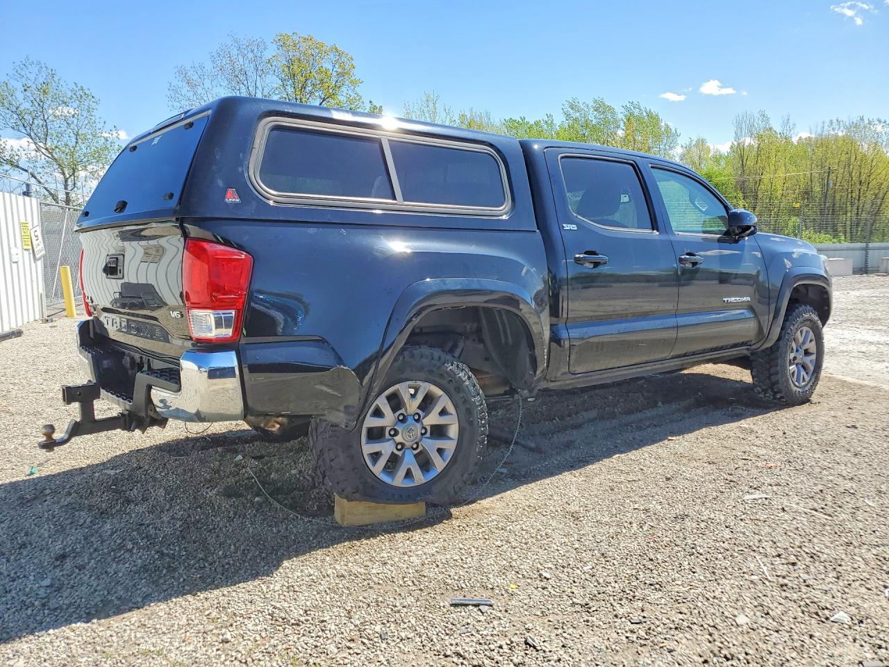 2017 TOYOTA TACOMA SR5 V6 photo 5