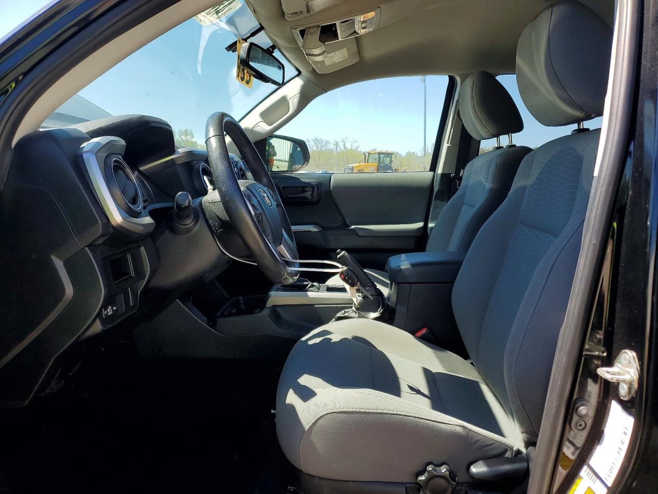 2017 TOYOTA TACOMA SR5 V6 photo 13