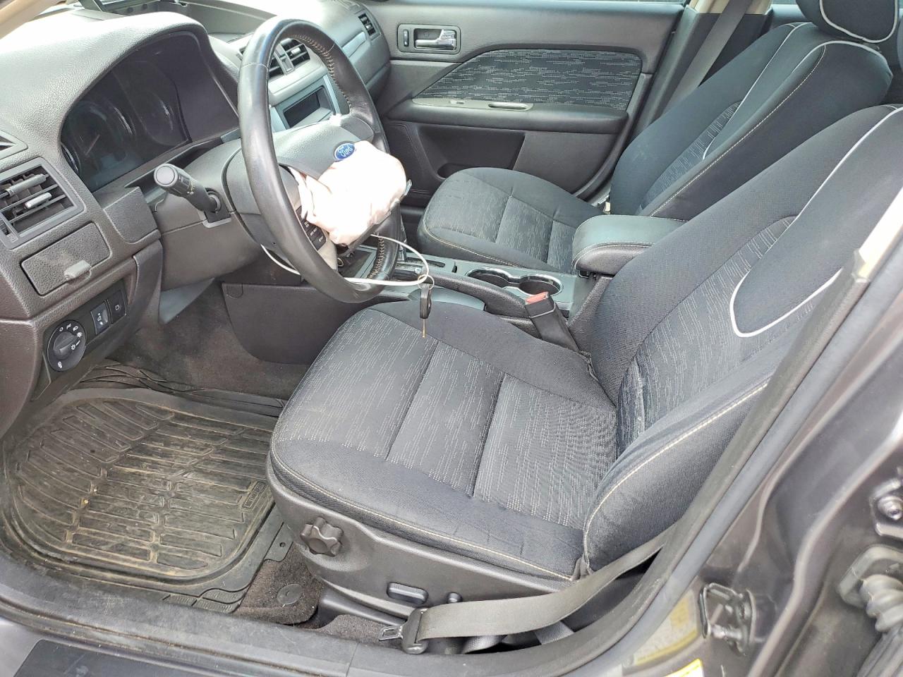 2011 FORD FUSION SE photo 19