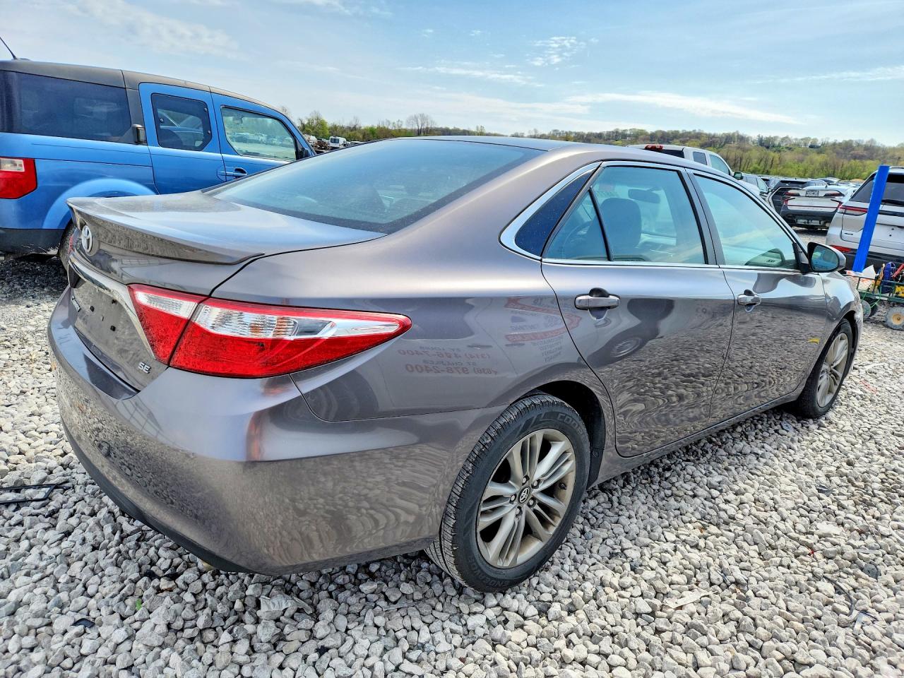 2017 TOYOTA CAMRY SE photo 7