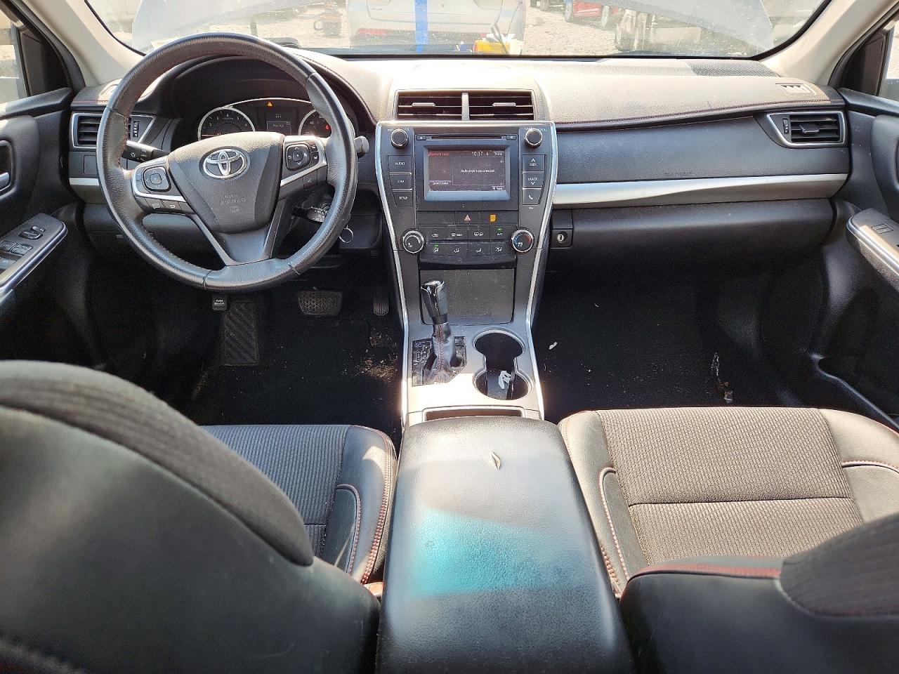 2017 TOYOTA CAMRY SE photo 22