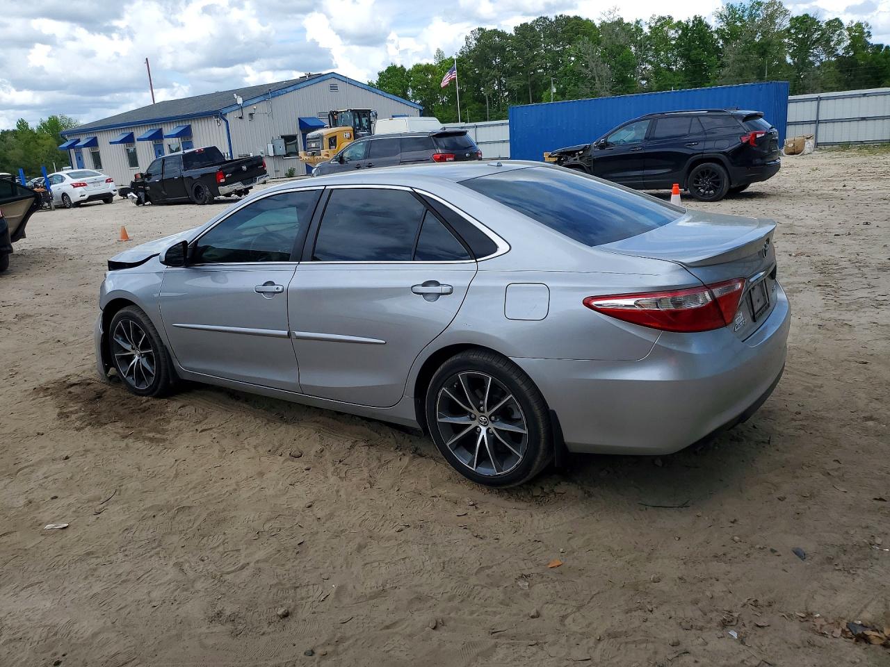 2015 TOYOTA CAMRY XSE photo 4