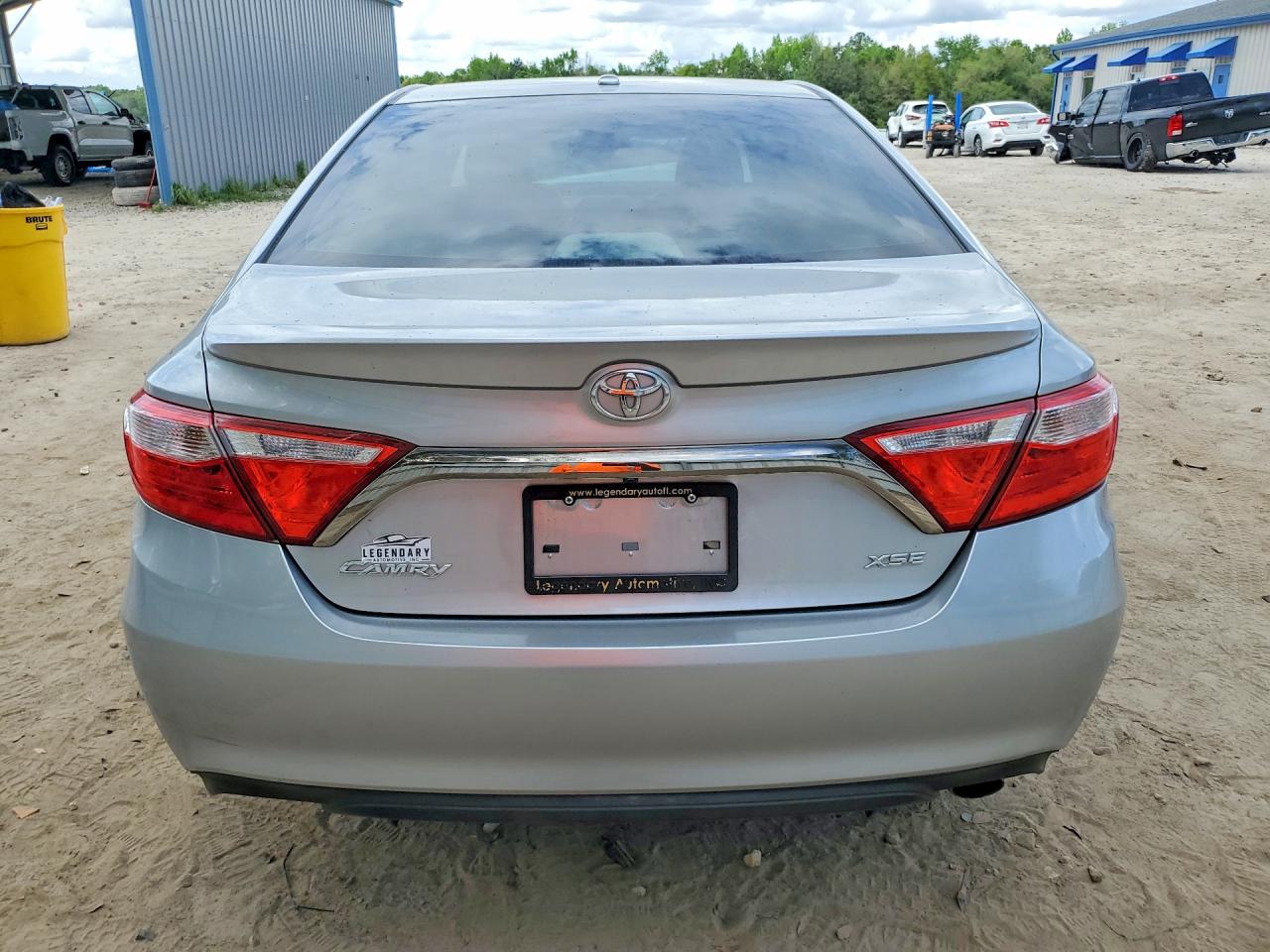 2015 TOYOTA CAMRY XSE photo 16